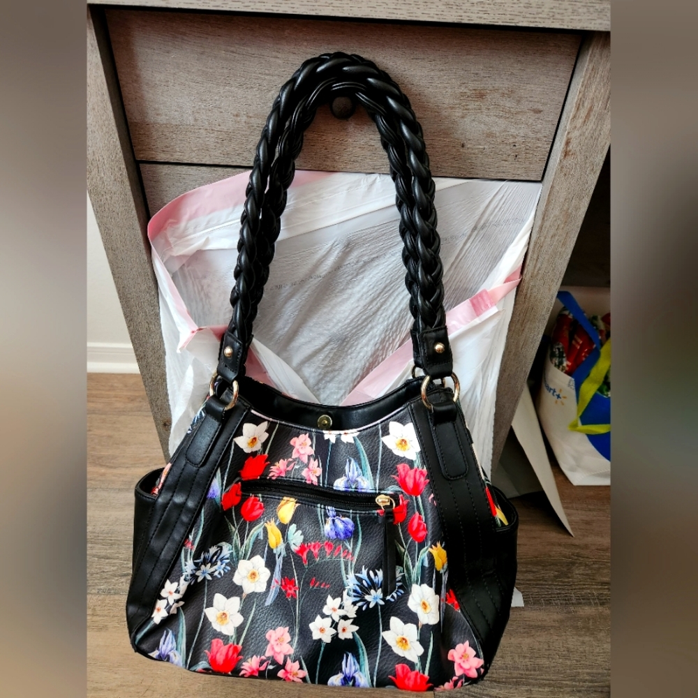 Flowered hand bag